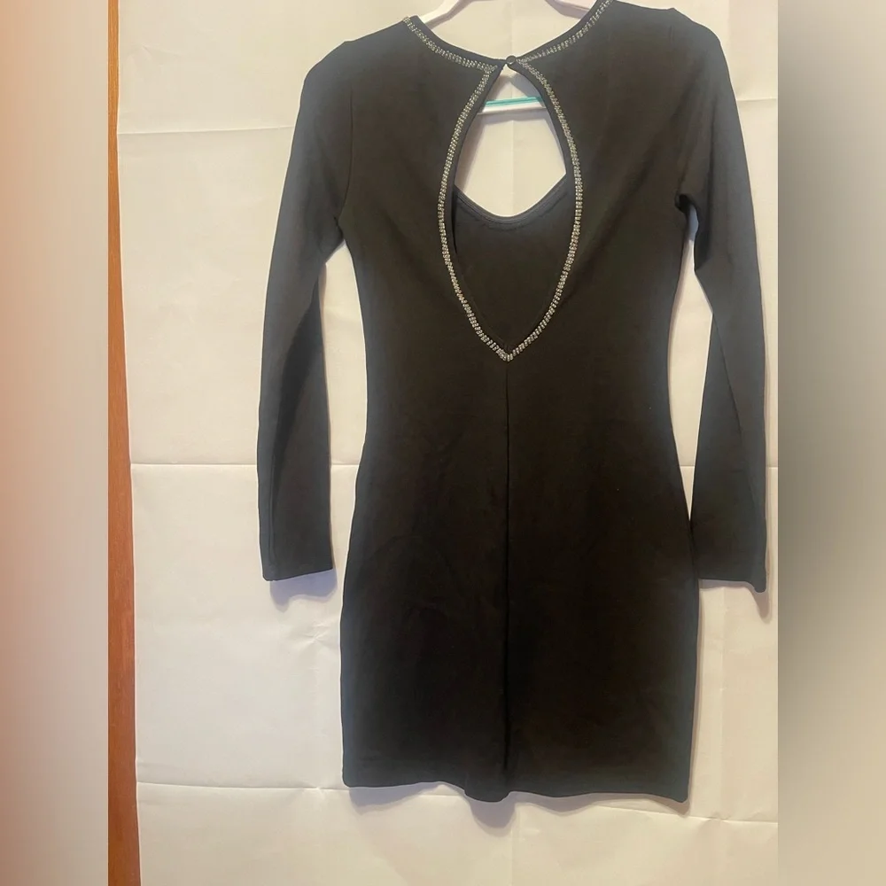 SARA BOO, Elegant Black Dress with Embellished Neckline - Picture 4 of 7